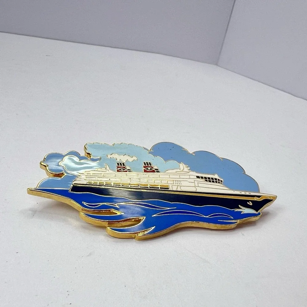 Disney Cruise Line Memory Box‎ Centerpiece Ship Disney Pin DCL Limited Run 5000